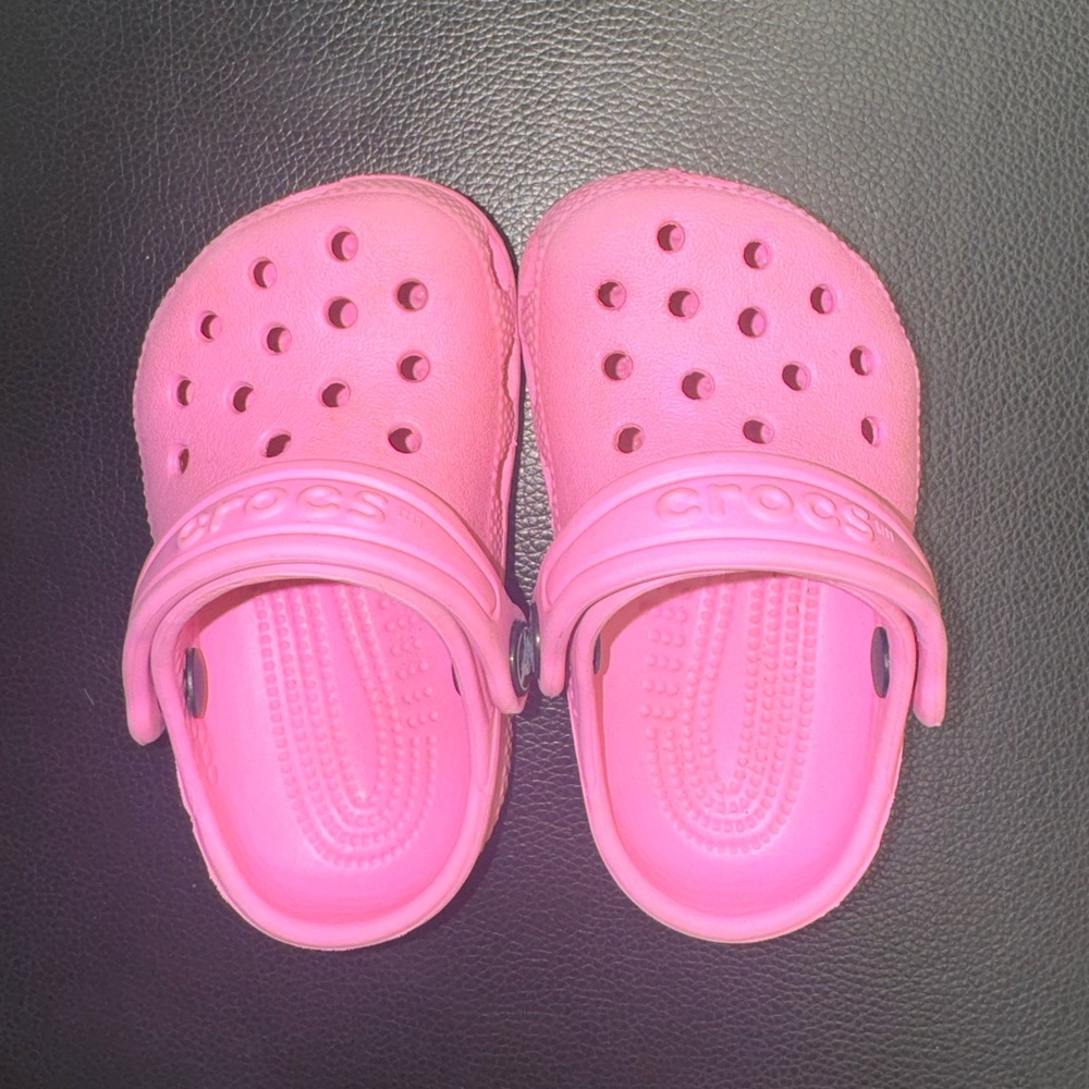 Child Crocs 🩷🐊 - Picture 2 of 7